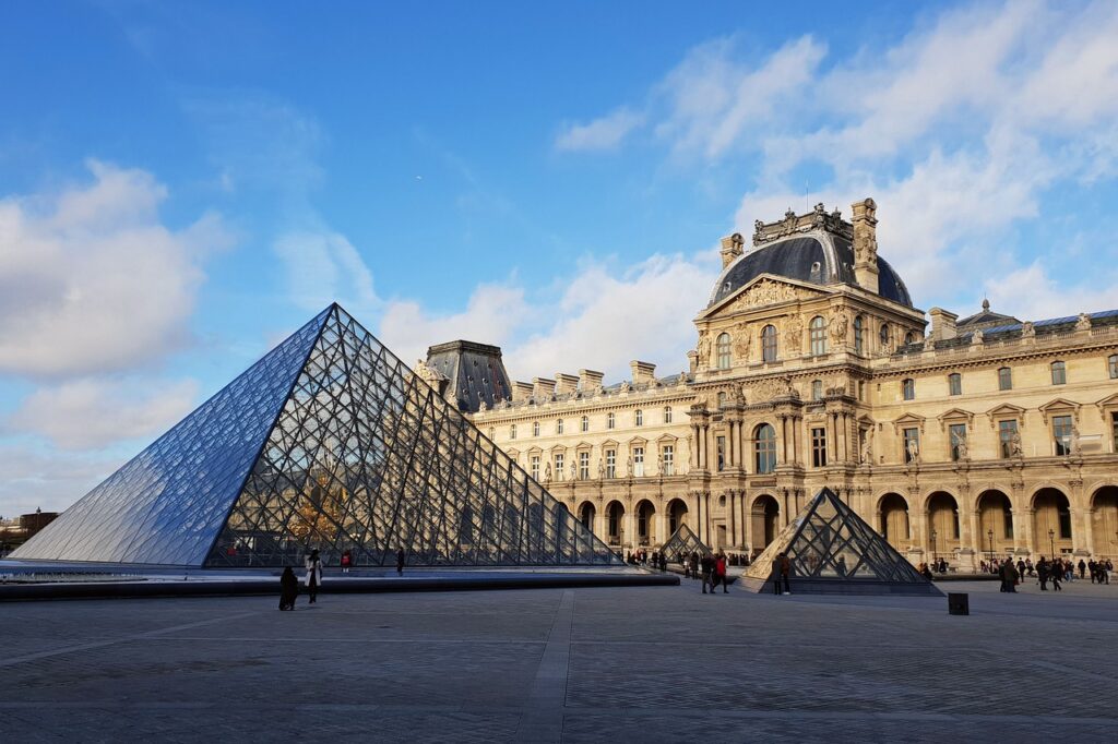 Het bekendste museum van Parijs: het Louvre.