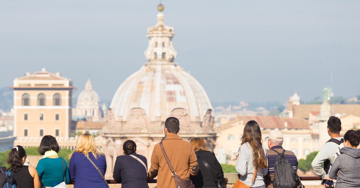 groep bij kerk in rome