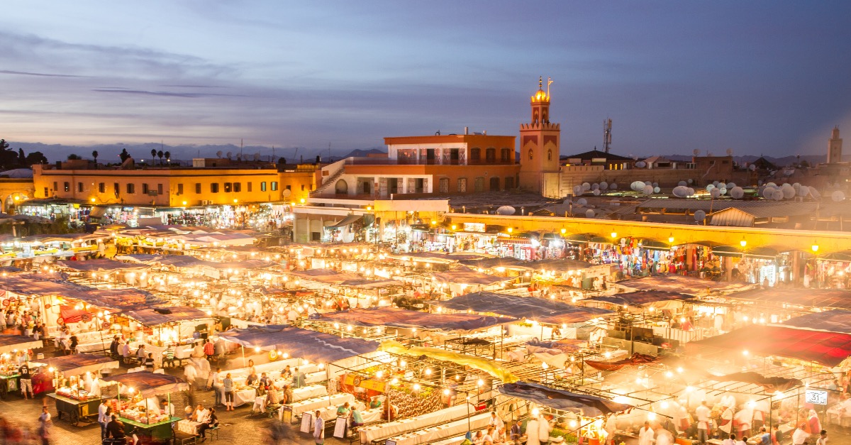 marrakech souk in de nacht