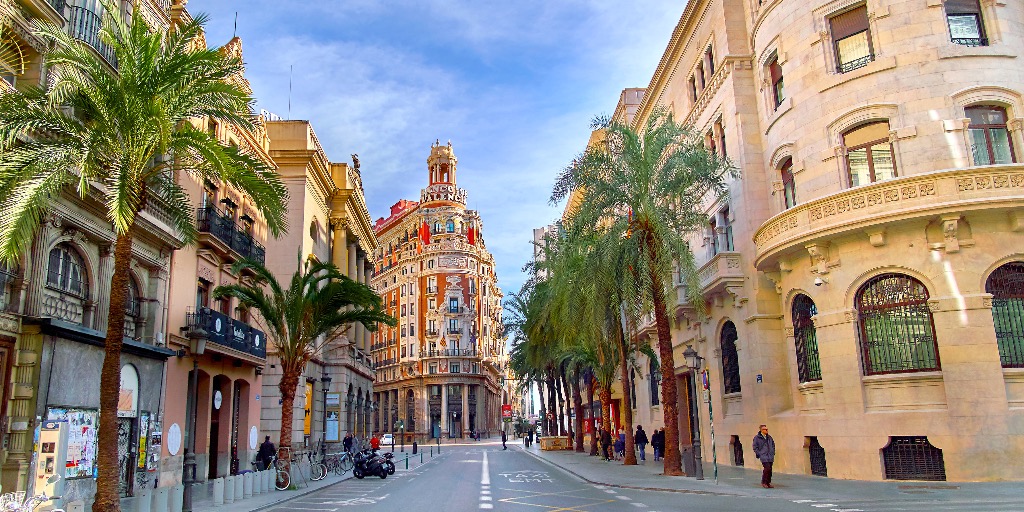 Valencia Straat met Palmbomen